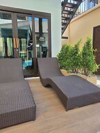 Blue Palm Residence Kata