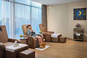 Royal Beachfront Resort Danang