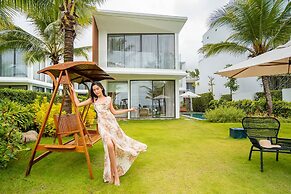 Royal Beachfront Resort Danang