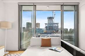 Central Peaceful 1 Bedroom With Balcony Aircon