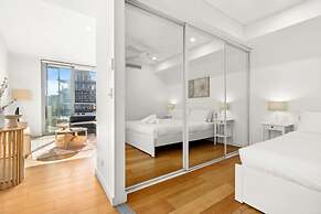 Central Peaceful 1 Bedroom With Balcony Aircon
