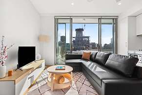 Central Peaceful 1 Bedroom With Balcony Aircon