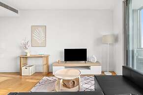 Central Peaceful 1 Bedroom With Balcony Aircon