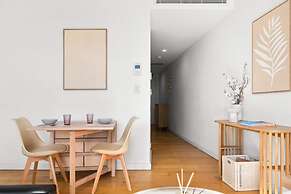 Central Peaceful 1 Bedroom With Balcony Aircon