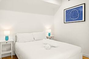 Central Art-deco 1bed With Balcony Aircon