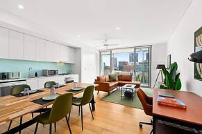 Central Charming 2 Bedrooms With Balcony Aircon