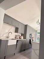 Bridgend Blissful Apartment With 3 Bedrooms
