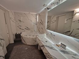 Jensen Luxury Suites