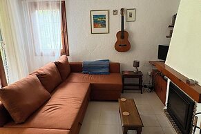 1 Bed-sleeps 2-gardens-pool-10 Min To Beach