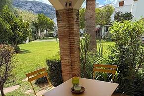 1 Bed-sleeps 2-gardens-pool-10 Min To Beach