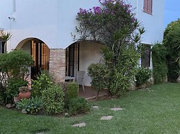 1 Bed-sleeps 2-gardens-pool-10 Min To Beach