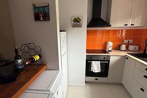 1 Bed-sleeps 2-gardens-pool-10 Min To Beach