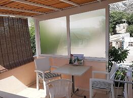 Seafront Apartments Pretner