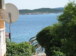 Seafront Apartments Pretner