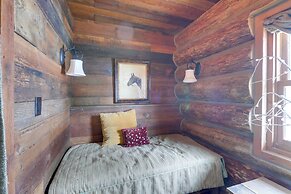 Mountain Chalet Bordering White River Nat'l Forest