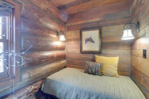 Mountain Chalet Bordering White River Nat'l Forest