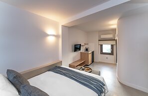 Naillac Elite Suites