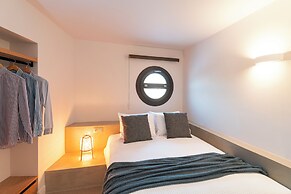 Naillac Elite Suites