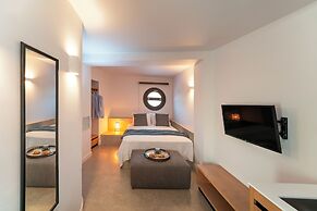 Naillac Elite Suites