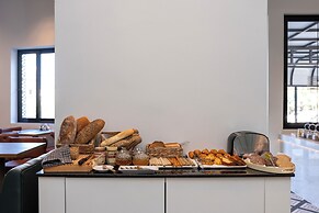 Naillac Elite Suites