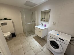 J&G Suites