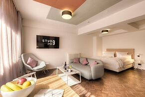 Studio 9
