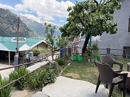 Hotel Alpine Himalayan View  Manali