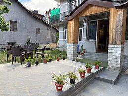 Hotel Alpine Himalayan View  Manali