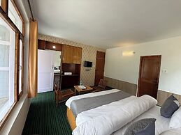 Hotel Alpine Himalayan View  Manali