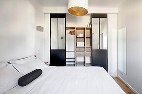 Champs-Élysées - 1BR