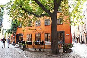 Castanea Old Town Hostel