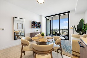 Luxury Condo W Views Near Miami Beach