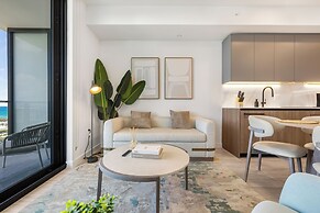 Luxury Condo W Views Near Miami Beach