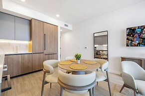 Luxury Condo W Views Near Miami Beach