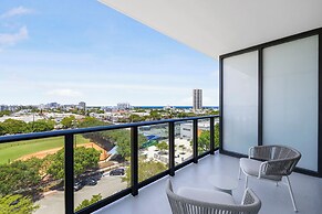 Luxury Condo W Views Near Miami Beach