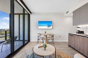 Luxury Condo W Views Near Miami Beach