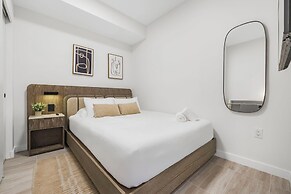 Luxury Condo W Views Near Miami Beach