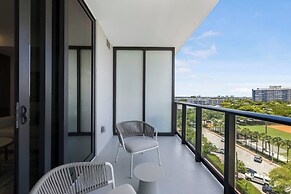 Luxury Condo W Views Near Miami Beach