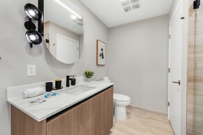 Luxury Condo W Views Near Miami Beach