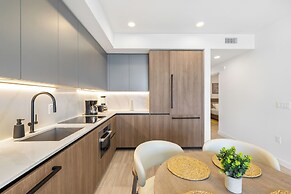 Luxury Condo W Views Near Miami Beach