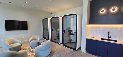 Luxury Condo W Views Near Miami Beach