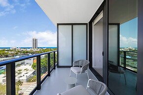 Luxury Condo W Views Near Miami Beach