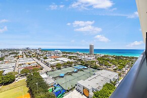 Luxury Condo W Views Near Miami Beach