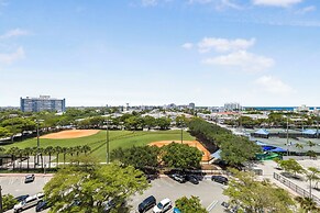 Luxury Condo W Views Near Miami Beach