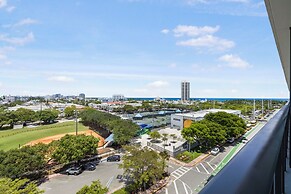Luxury Condo W Views Near Miami Beach