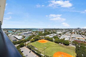 Luxury Condo W Views Near Miami Beach