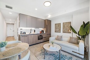 Luxury Condo W Views Near Miami Beach