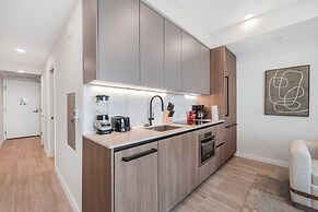 Luxury Condo W Views Near Miami Beach