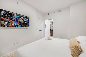 Luxury Condo W Views Near Miami Beach