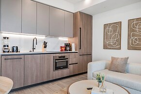 Luxury Condo W Views Near Miami Beach